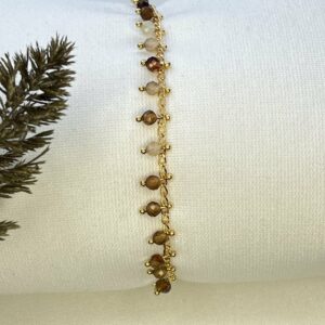 RVS gouden armbandje met kleine bruine facetkraaltjes als bedeltjes