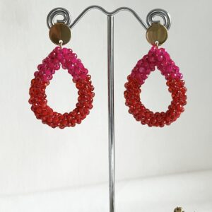 Drie kleuren druppeloorbellen met facet geslepen kraaltjes 5 cm fuchsia_rood