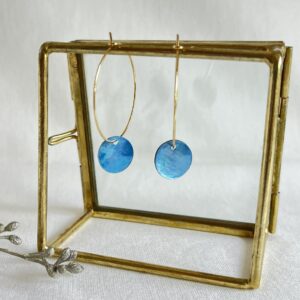 RVS gouden creolen 30mm met ronde blauwe schelphangertjes