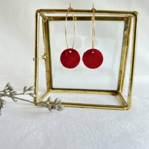 420-Mon-Couleur-sieraden-by-Alinde-oorbellen-schelp-shell-rood_goud-RVS-oorstekers-creool-groot