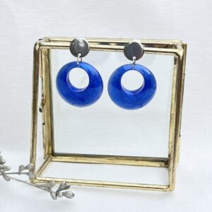 421-Mon-Couleur-sieraden-by-Alinde-resin-oorbellen-rond-open-midi-kobalt-blauw-konings_zilver-RVS-oorstekers