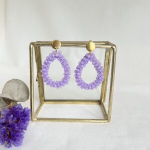 237-Mon-Couleur-sieraden-by-Alinde-druppel-oorbellen-groot-facet-lila-geregen_RVS-goud-oorstekers