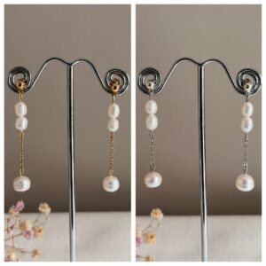 549-Mon-Couleur-sieraden-by-Alinde-RVS-gouden-zilveren-oorstekers-middellang-met-ketting_drie-zoetwater-parels