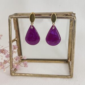 579-Mon-Couleur-sieraden-by-Alinde-resin-oorbellen-druppel-midi-paars-aubergine-_gouden-RVS-oorstekers