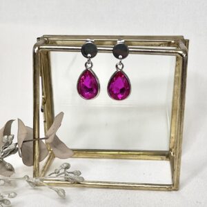 597-Mon-Couleur-sieraden-by-Alinde-oorbellen-feest-kerst-kristal-magenta-fuchsia-roze-hanger_RVS-zilveren-oorstekers