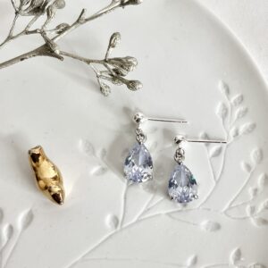 601-Mon-Couleur-sieraden-by-Alinde-oorbellen-zilver-feest-kerst-kristal-transparant-druppel-hanger_S925-zilveren-oorknopjes