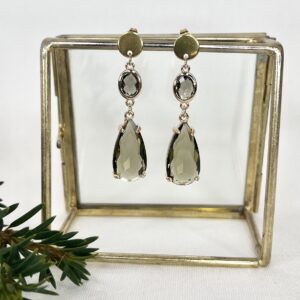 609-Mon-Couleur-sieraden-by-Alinde-oorbellen-feest-kerst-kristalsteen-bruin-taupe-druppel-hanger-tussenstuk_RVS-gouden-oorstekers