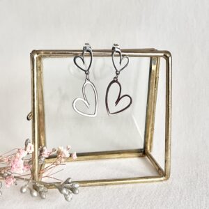 631-Mon-Couleur-sieraden-by-Alinde-oorbellen-zilver-twee-open-hartjes