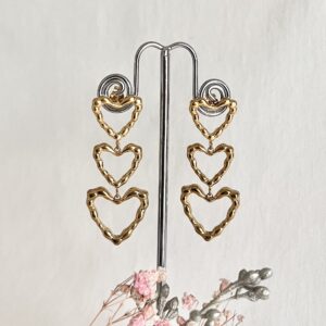 633-Mon-Couleur-sieraden-by-Alinde-oorbellen-goud-rvs-drie-open-hartjes