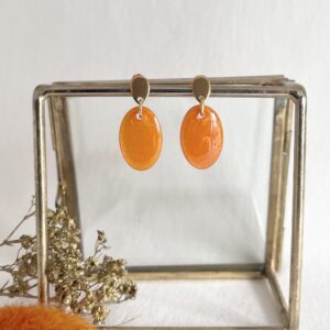 640-Mon-Couleur-sieraden-by-Alinde-oorbellen-ovaal-klein-oranje-koningsdag_rvs-gouden-oorstekers