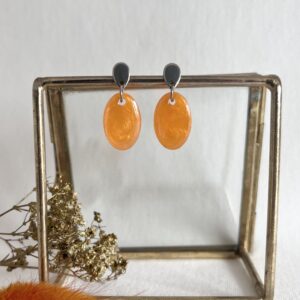 641-Mon-Couleur-sieraden-by-Alinde-oorbellen-ovaal-klein-oranje-koningsdag_rvs-zilveren-oorstekers
