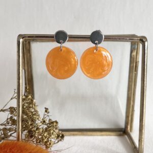 642-Mon-Couleur-sieraden-by-Alinde-oorbellen-rond-oranje-koningsdag_rvs-zilveren-oorstekers