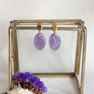 684-Mon-Couleur-sieraden-by-Alinde-lila-oorbellen-ovaal-klein_rvs-gouden-oorstekers