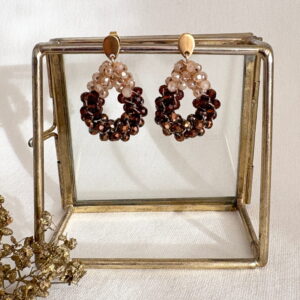 364-Mon-Couleur-sieraden-by-Alinde-druppel-oorbellen-klein-facetkraal-beige-amber-bruin-brons_RVS-gouden-oorstekers