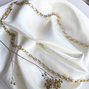 737-Mon-Couleur-sieraden-by-Alinde_ketting-RVS-goud-ovaal-groot-gedraaid-klein-geribbeld