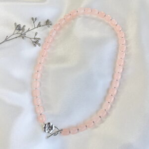 784-Mon-Couleur-sieraden-by-Alinde-peach-perzik-roze-ketting_zilver-tin-kapittel-slot-bloem